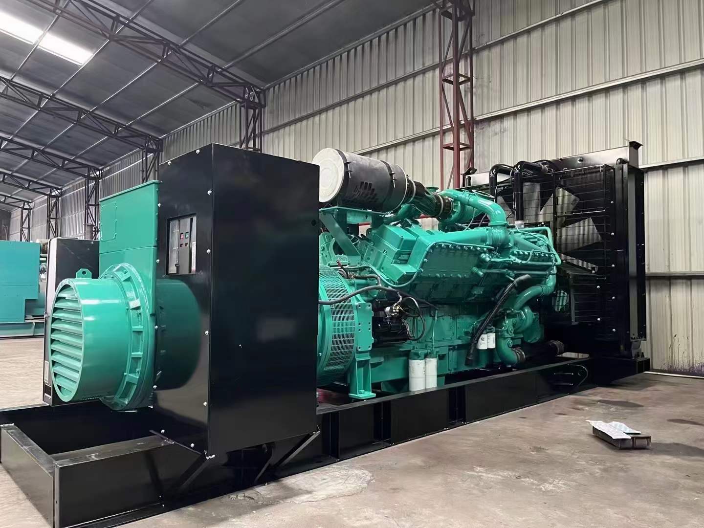 孙吴如何降低 800kW 柴油发电机输出电流的波动？