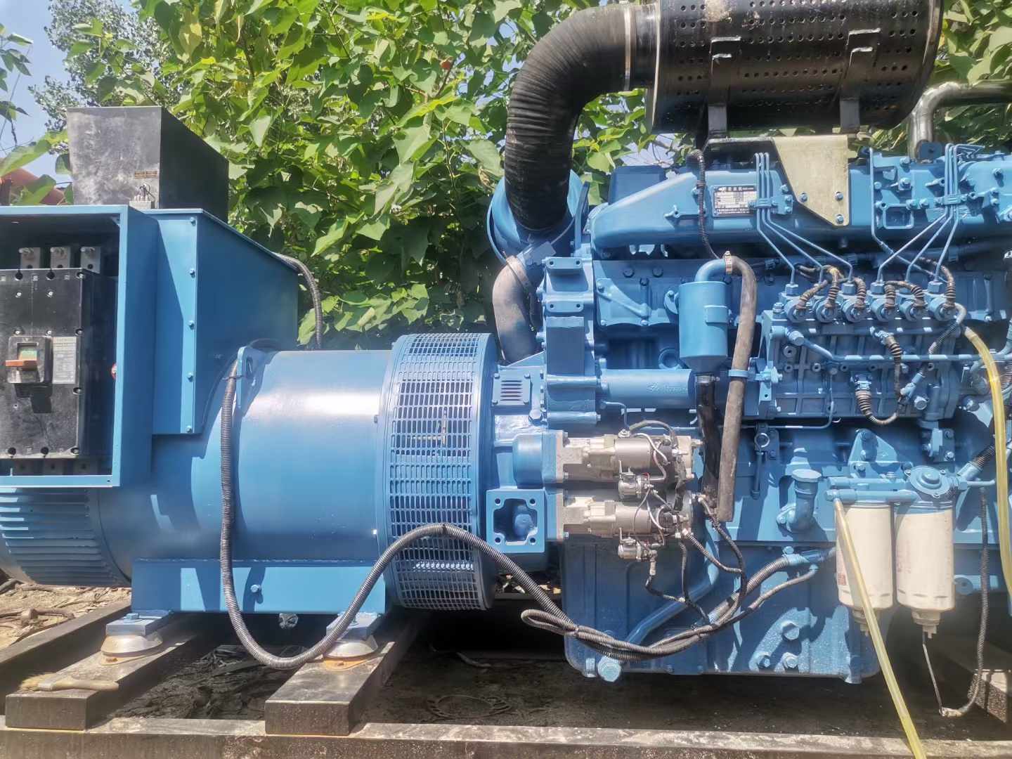 孙吴详细说明降低 800kW 柴油发电机输出电流波动的方法